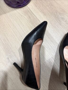 Black Croc-Embossed Pointed Toe High Heels